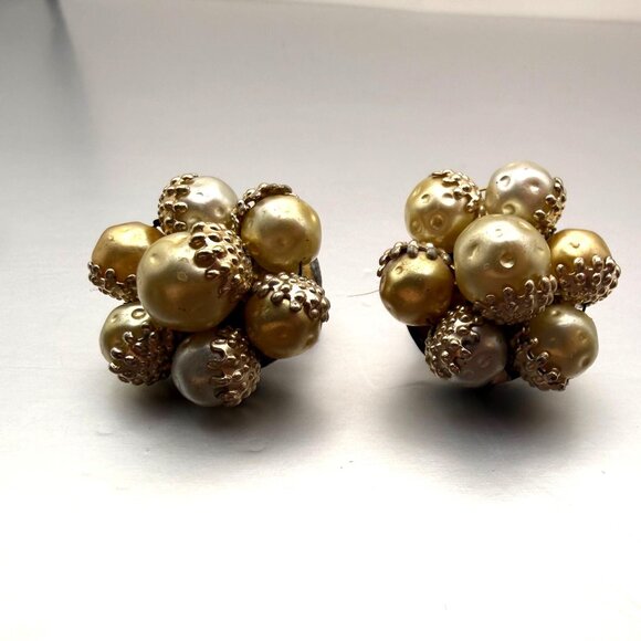 Vintage Japan Cluster Faux Pearl Clip-On Earrings Gold & Champagne Beads - Picture 2 of 9